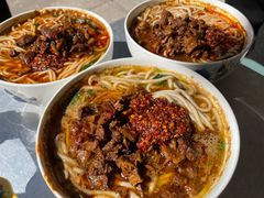 焖肉-珀玉莲花白米线店