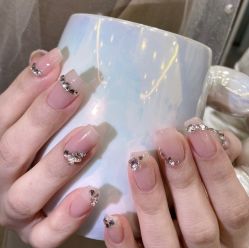 -花岐款式专研健康美甲沙龙