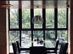 靠窗位-菲乐餐厅(三十年经营·湖滨路店)