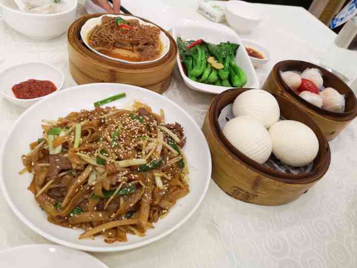 威哥美食(朱雀门店)-"典型的店大欺客啊 可能因为人太多了服务员.