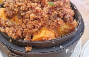 Lotus Leaf Steamed Beef with Rice Flour
