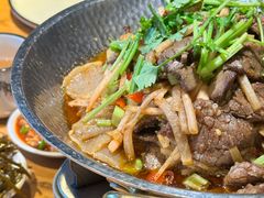 -帅巴人舅母子腊蹄民俗村