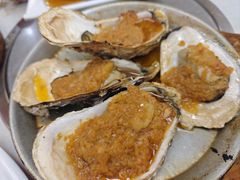 蒜蓉烤生蚝-老东镇啤酒屋海鲜加工·蒸汽海鲜·海鲜烧烤(台东店)