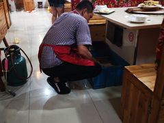 大堂-三江鱼东北特色铁锅炖(骆驼店)