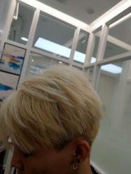 -首脑美发沙龙