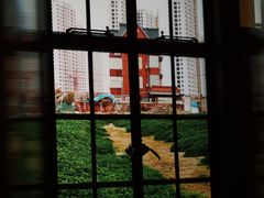 -Nathalie Djurberg与Hans Berg“牛皮纸包裹的月亮”-Prada荣宅当季展览