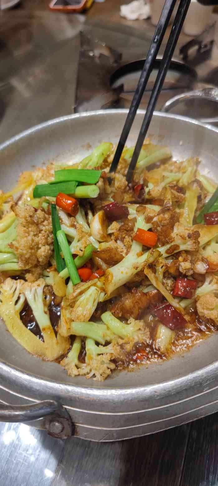 彭厨(花溪店)-"给个差评.剁椒鱼头这样的湖南代表菜被做的.