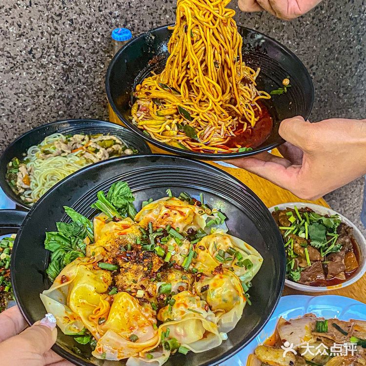 家门口就能吃到的地道的重庆抄手店‼️