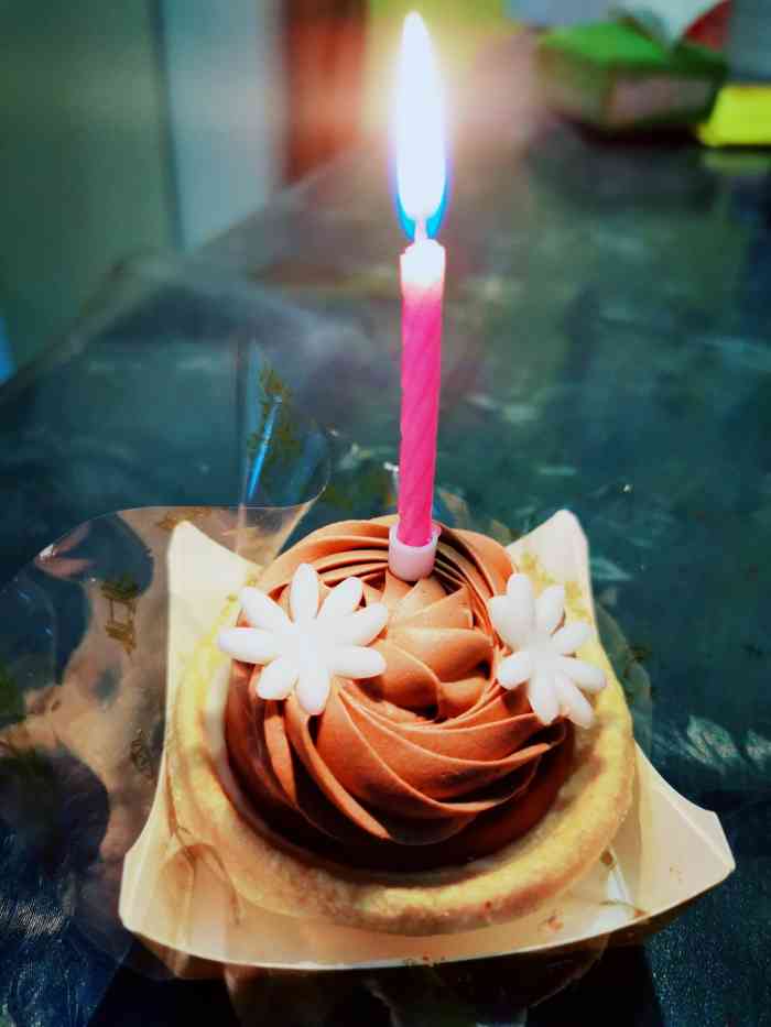 打分 买了个小小的蛋糕 点上一根小蜡烛 再怎么忙,仪式感必须要有