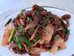 鸡纵菌炒腊肉-山菌美食苑(振兴路店)