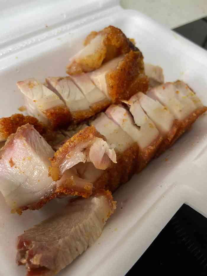 惠食家天天手撕猪手(西华店)-"正值清明时节,很多街坊来买烧猪99呢!