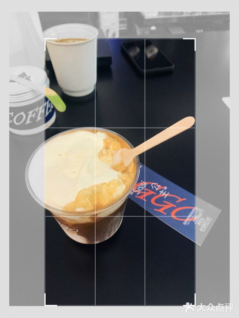 开在马路边的咖啡店