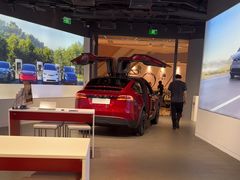 -TESLA 特斯拉(上海太古汇体验店)