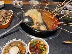 鸳鸯锅-两三事小郡肝串串香火锅(桂庙店)