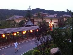 傍晚小路-金石唐风国际温泉会馆