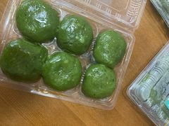 艾叶咸蛋黄肉松青团-王家沙点心店(南京西路总店)
