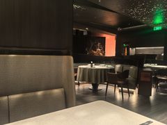 -左庭右院鲜牛肉火锅黑金店(陆家嘴中心店)