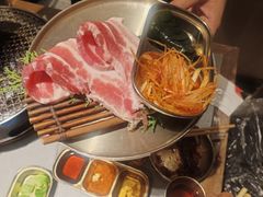 -草家酱蟹炭火烤肉店(珲春南路一店)