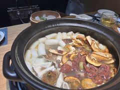 -一朵菌·野生菌探索家火锅(南亚店)