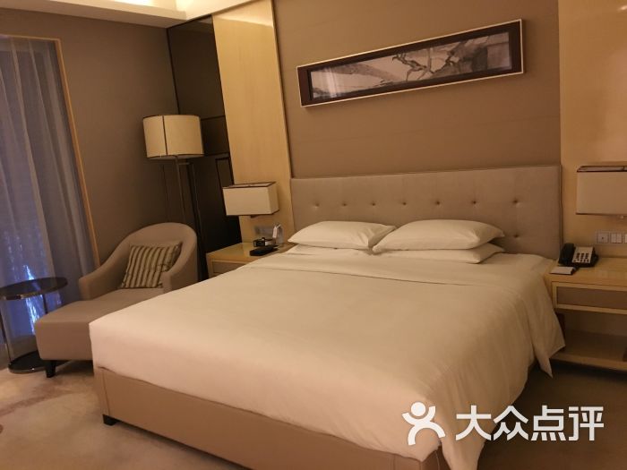 大连万达希尔顿酒店-大床房-客房-大床房图片-大连酒店-大众点评网