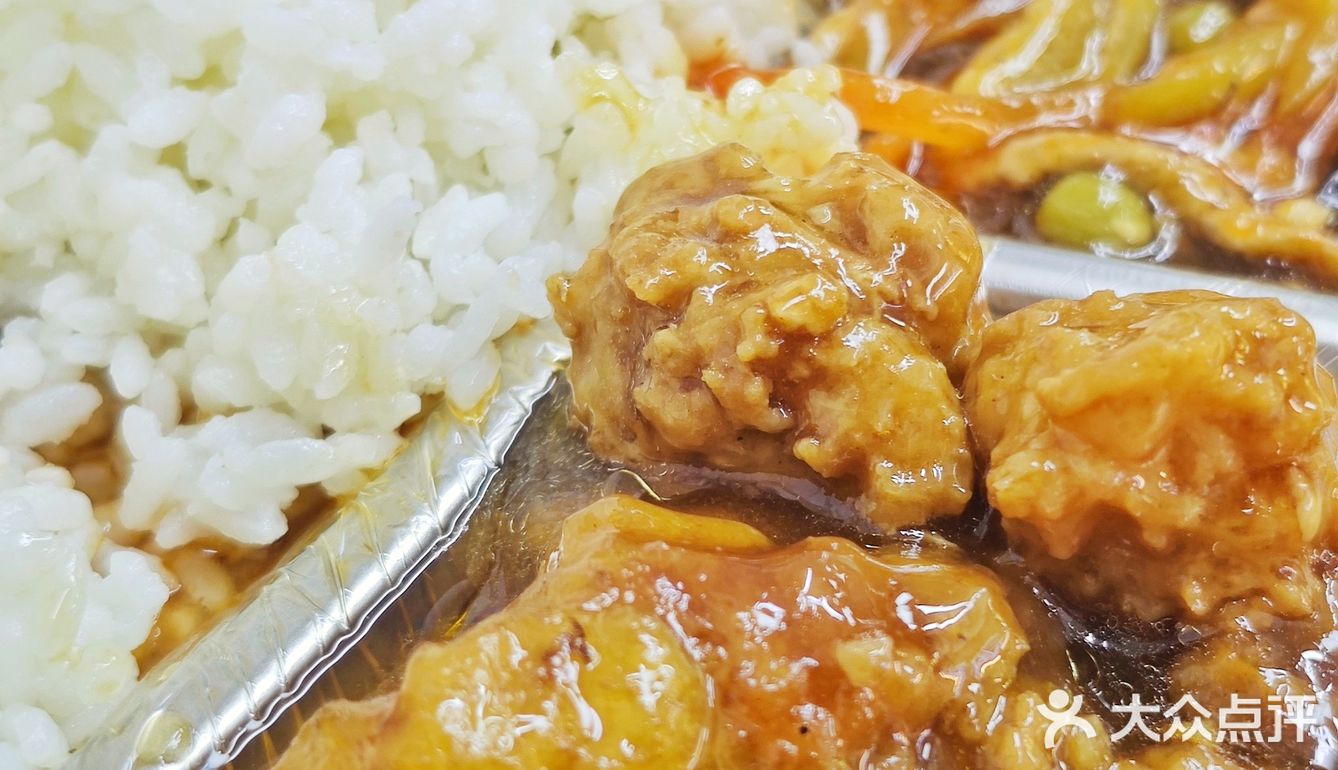 探店分享：强仔盒饭，无限量美食体验!