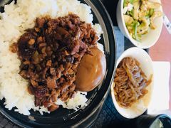 金牌卤肉饭-老妈米线(港龙店)