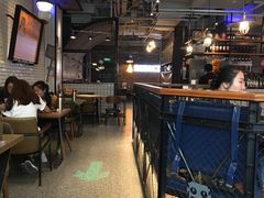 大堂-机器人火炉披萨