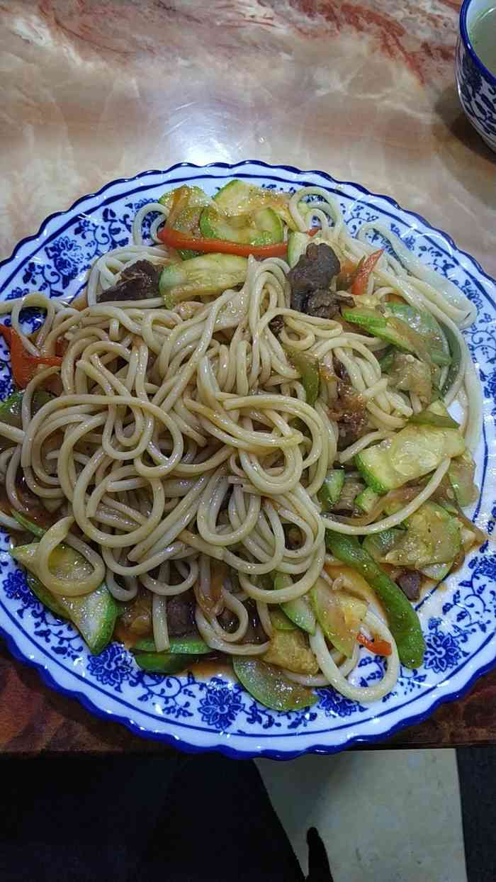 青海拉面-"这是位于莲花街荷花苑大门口天猫超市侧面的.