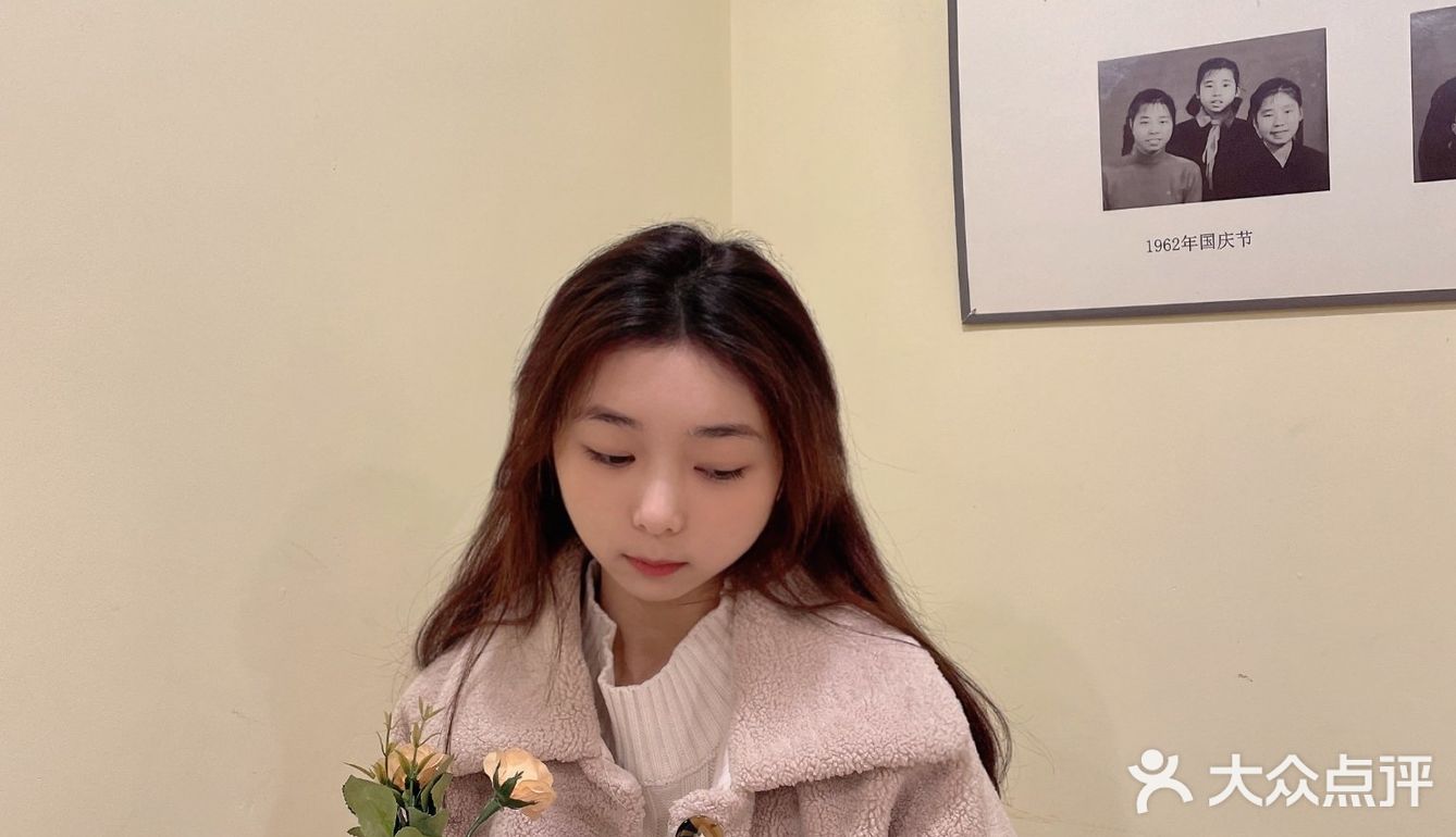 在渝中区大井巷看见的一家，开了4代人冰粉店