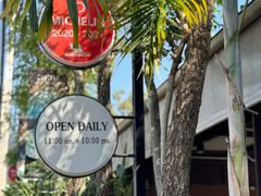 -Chom Cafe and Restaurant