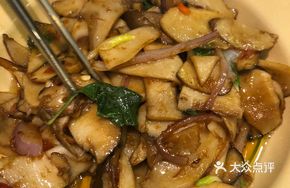 Spicy Stir-Fried Abalone with King Oyster Mushroom