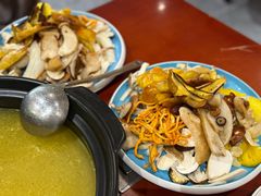 -菌之家·专业纯野生菌火锅·特色炒菌