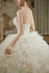 -衣贝姿婚纱礼服馆