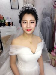 -红馆妆造(中央大街店)