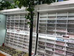-视野联行眼镜•蔡司•依视路(温江店)