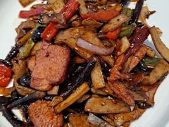 鸡枞菌炒腊肉-将相和·海鲜蒸饺大连菜