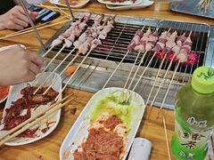 -哈尔滨小酒馆·鲜肉现穿自助烧烤(康新花园店)