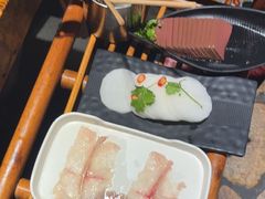-老牌坊云南鱼豆花火锅(爱建店)