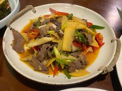 酸木瓜炒牛肉-紫滇源云南生态菜(丹凤街店)
