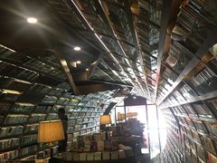 -钟书阁(珍园店)