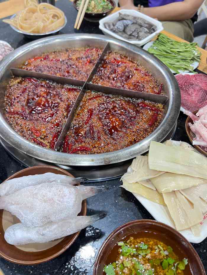 夜福火锅(临江门店)-"重庆最后一顿火锅民宿房东介绍的店面,门.