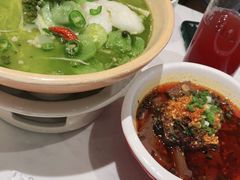 -渝是乎酸菜鱼(龙旗购物中心店)