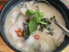 酸汤煮嫩滑鱼片-小大董·烤鸭(王府井apm店)