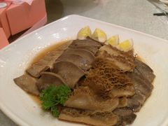 -鞍山大白鲨美食酒店