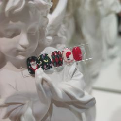 -花岐款式专研健康美甲沙龙