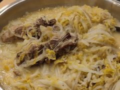 脊骨炖酸菜-东北农家小院(定西路店)
