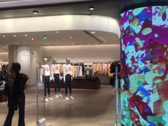 -URBAN REVIVO(高德置地广场·春广场店)