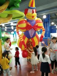 -维佳童话镇演出现场(徐东店)