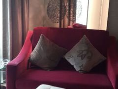 西楼特价房沙发-大连富丽华大酒店