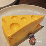 带室外草坪的西餐厅真的好适合约会拍照